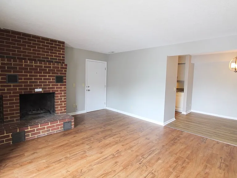 1030-8 Blue Ridge Dr — Photo 2