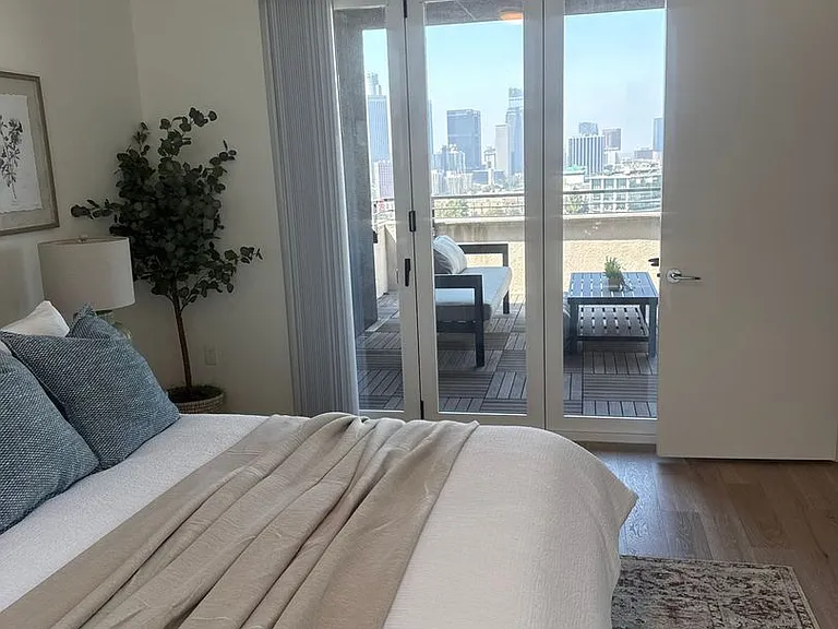 1056 N Joels Pl — Photo 8