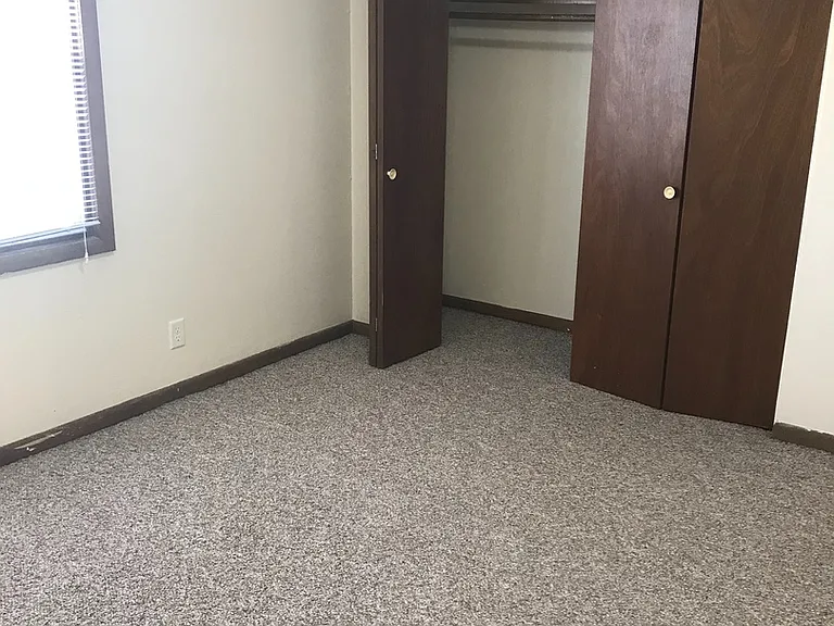 4009 Oakland Rd NE — Photo 3