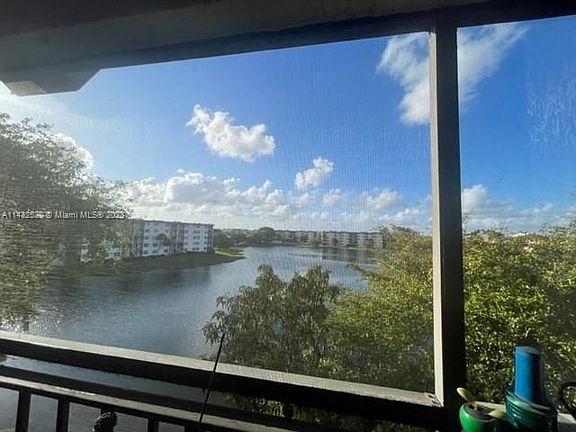 3rd image of 8775 Park Blvd APT 418