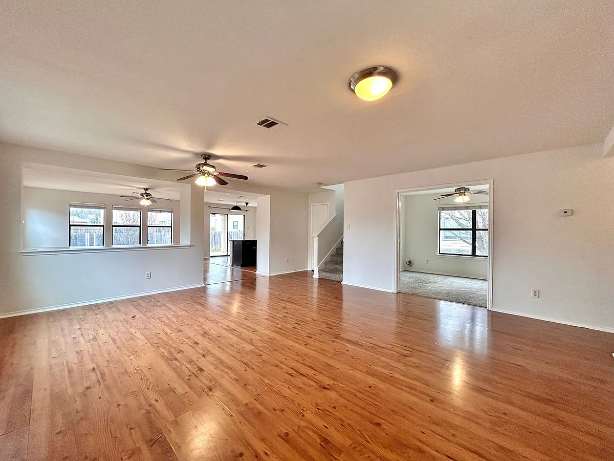 Building Photo - 2417 McCook Dr