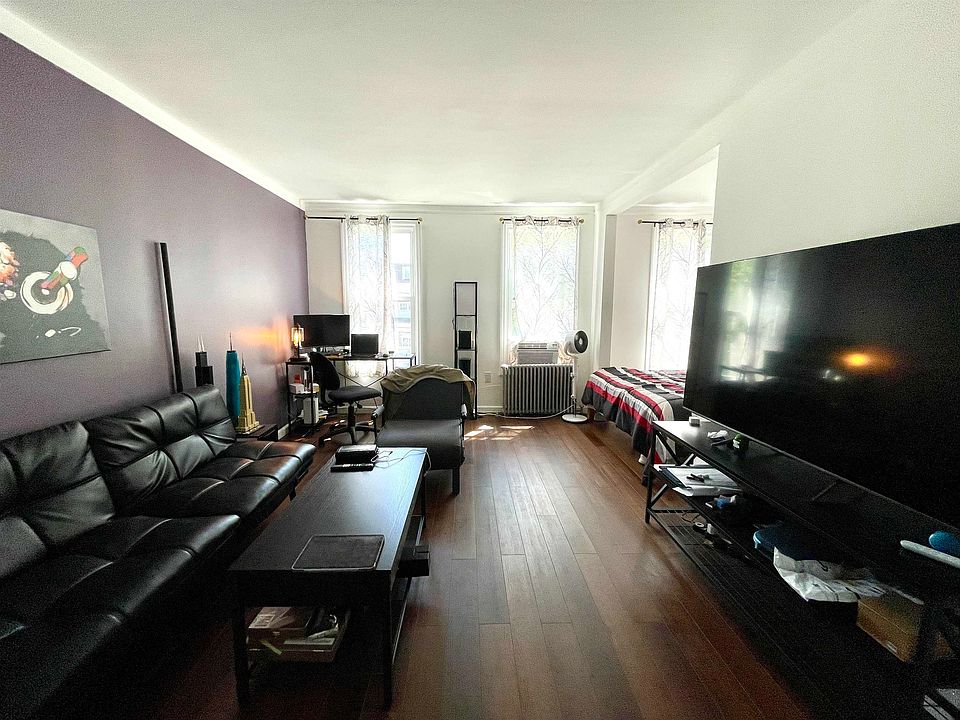 1st image of 68 Jefferson Ave #2