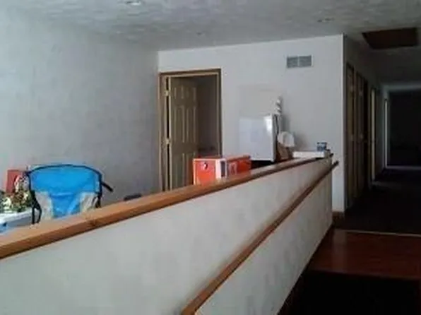 28 S 4th St, Youngwood, PA 15697