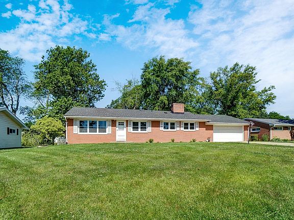 2nd image of 1608 Berwick Ln