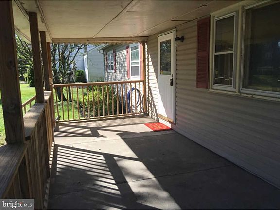 3rd image of 1920 Lukens Ave