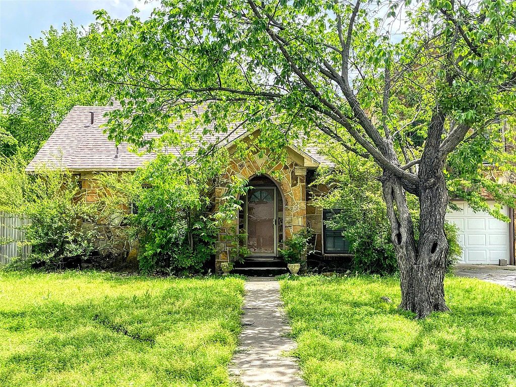 833 W Live Oak St, Jacksboro, TX 76458 Zillow