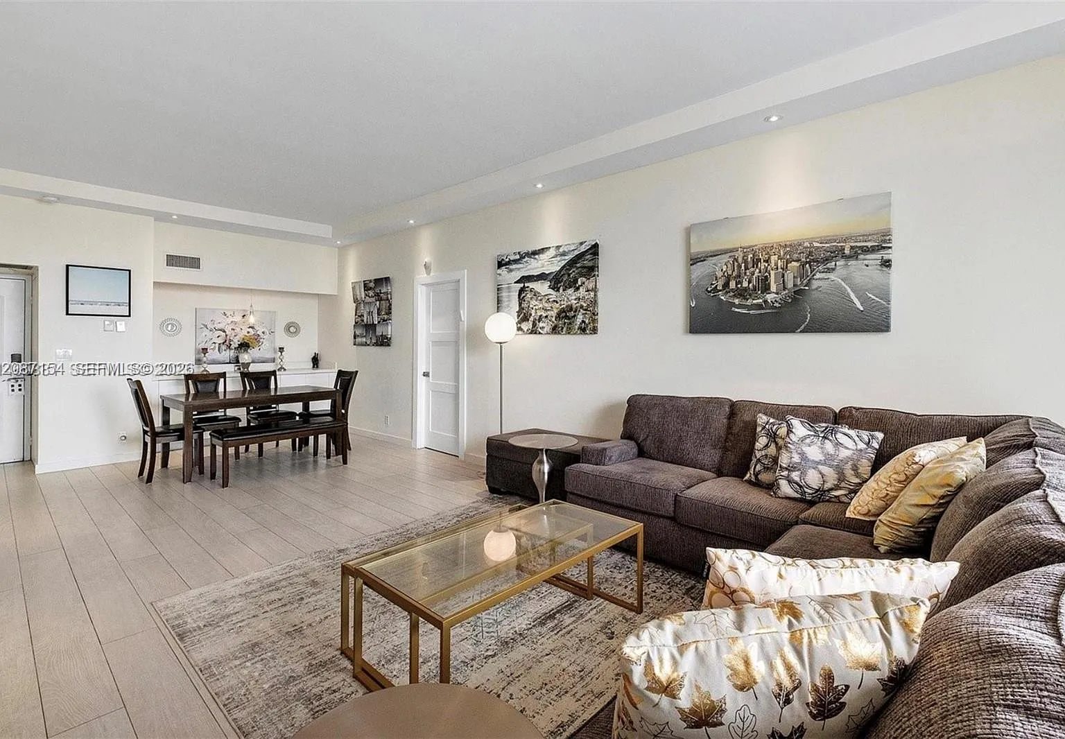 Arlen House East Condo — Photo 2