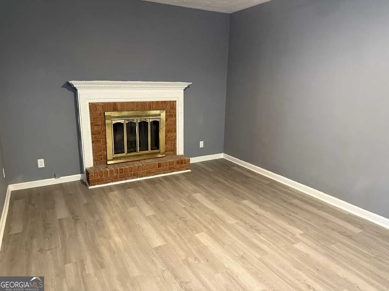 3 bed, 2.5 bath, 1999 sqft, $2,000 — Photo 3