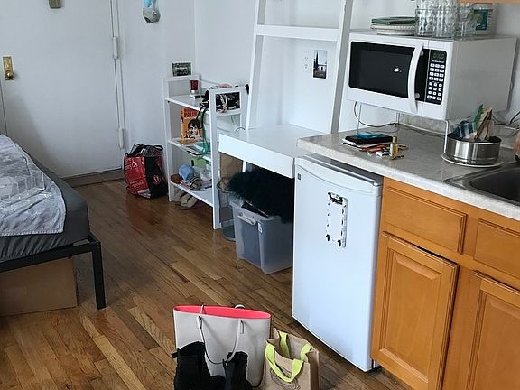 3rd image of 218 1st Ave #1