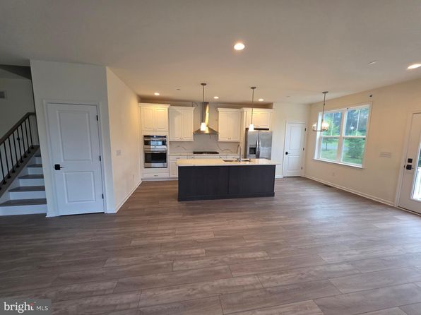 48 Parry Way
