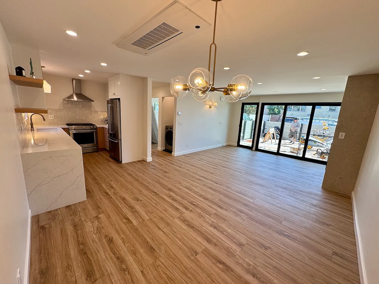 1 bed, 725 sqft, $5,900 — Photo 3