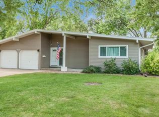 200 Glenbrook Dr SE, Cedar Rapids, IA 52403