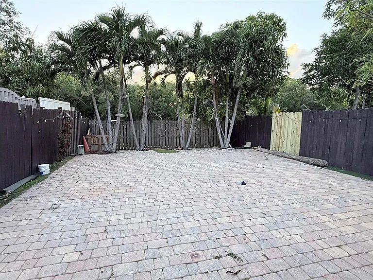 4313 NW 6th Ave — Photo 17