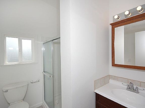 4th image of 5685 Park Cir