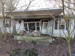 38 Upton St, Geraldine, AL 35974