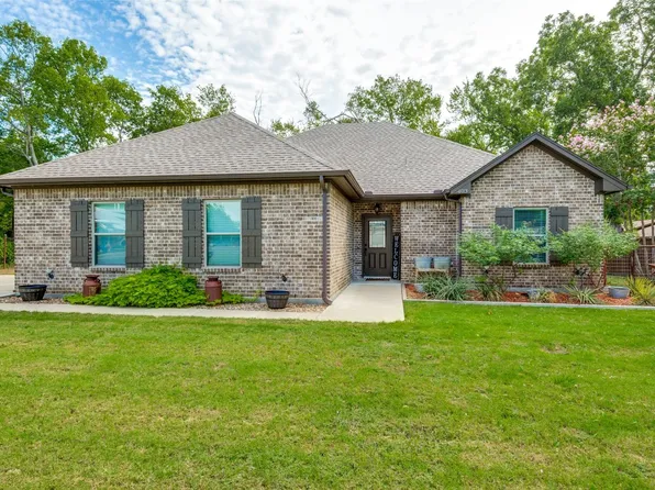 403 N Race St, Tioga, TX 76271