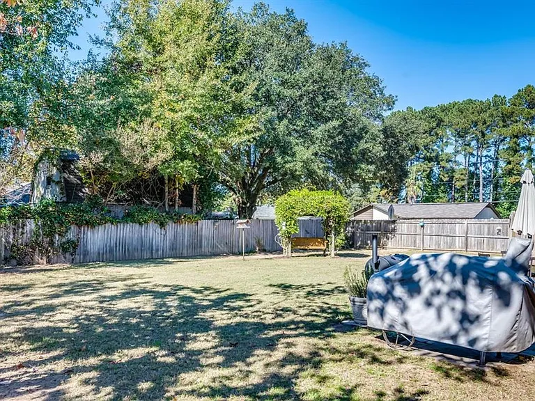 200 Davors Dr — Photo 17