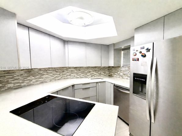 8323 Lake Dr APT 402