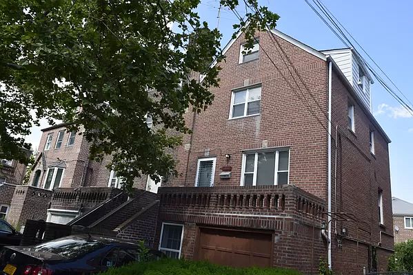1st image of 2444 Lurting Ave