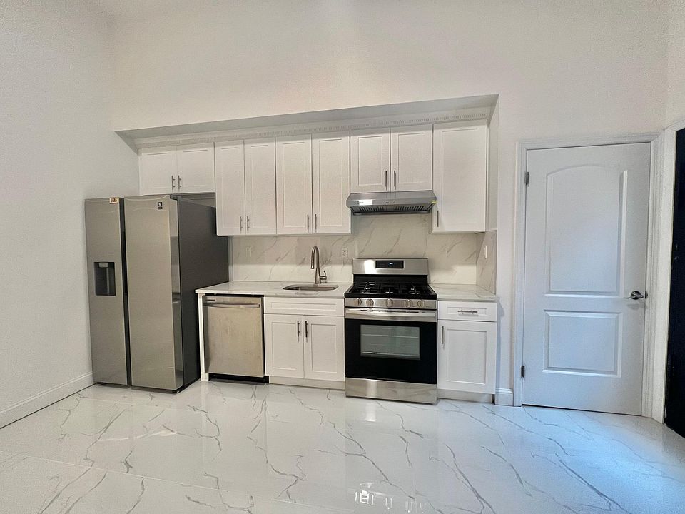 1st image of 20947 45th Dr #1