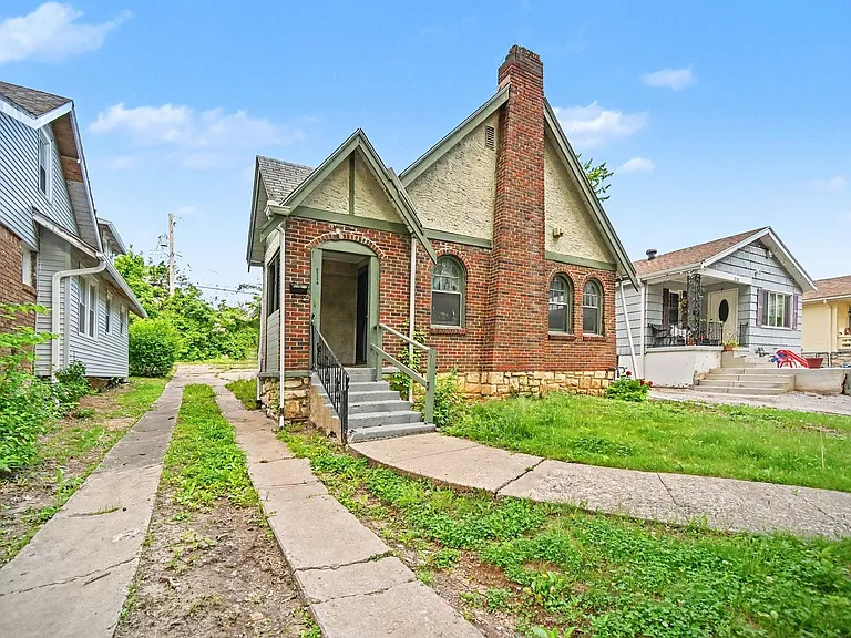 5114 Brooklyn Ave — Photo 12