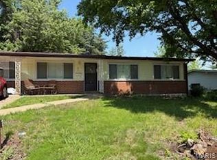 945 Paddock Dr, Florissant, MO 63033