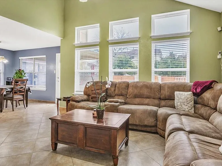 1700 W Pflugerville Pkwy — Photo 11