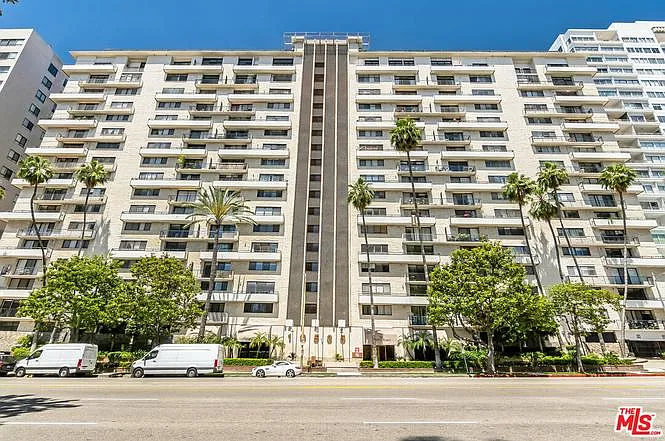 2 bed, 1100 sqft, $4,395 — Photo 1