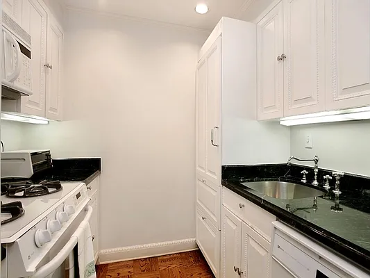 Sold by Sotheby's International Realty | media 7