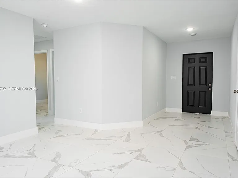 2522 NW 9th Pl — Photo 5