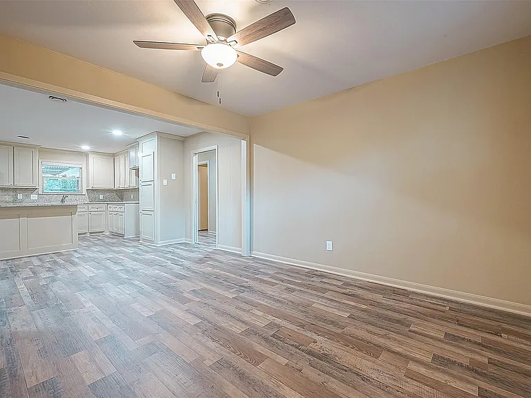 722 Venice St — Photo 12