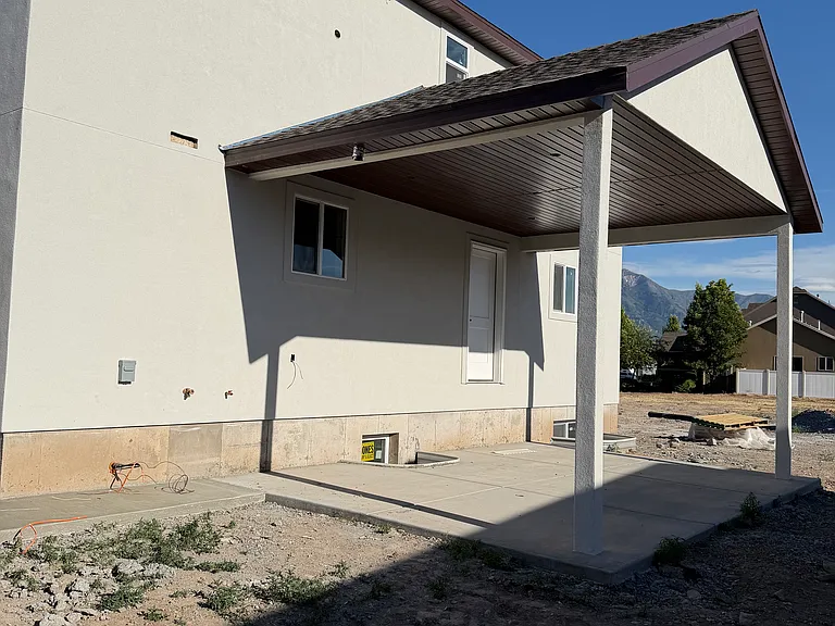 266 S 1400 W — Photo 2
