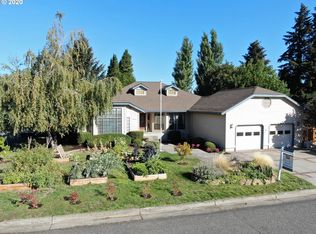 930 Hood View Ct, Hood River, OR 97031