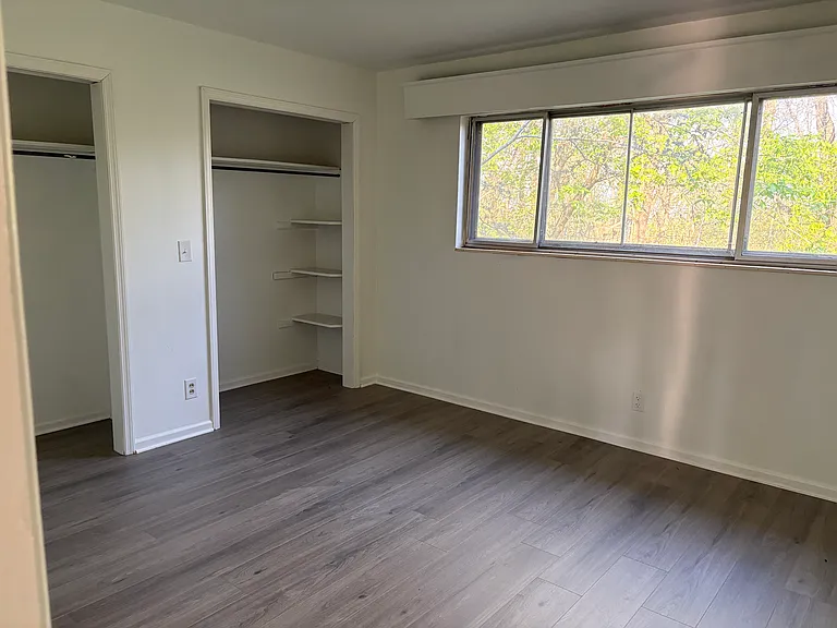 1122 James Blvd #1 — Photo 9