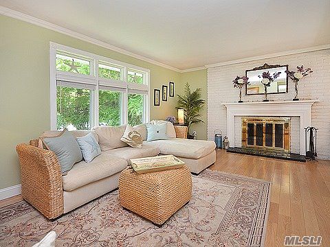 3rd image of 10 Woodridge Ln