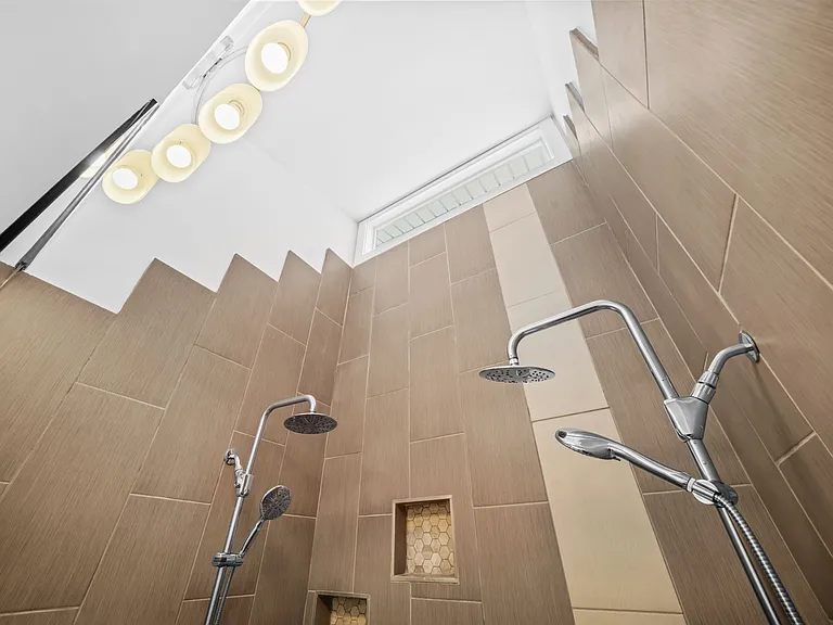 1277 Aalto Main NW — Photo 11