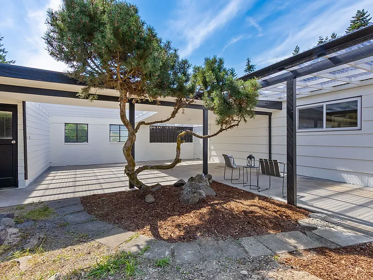 2125 N Highland St — Photo 37