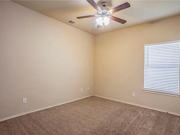 323 French Ave — Photo 10