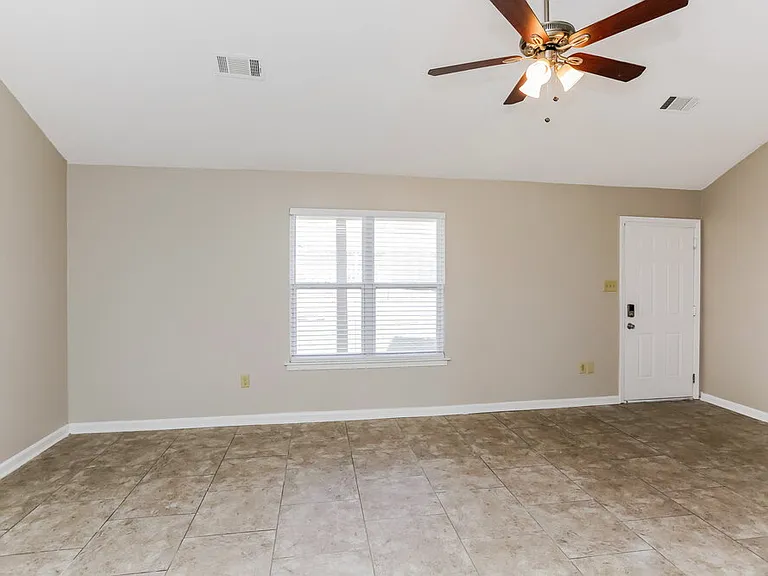 5305 Oak Court Cv N — Photo 4