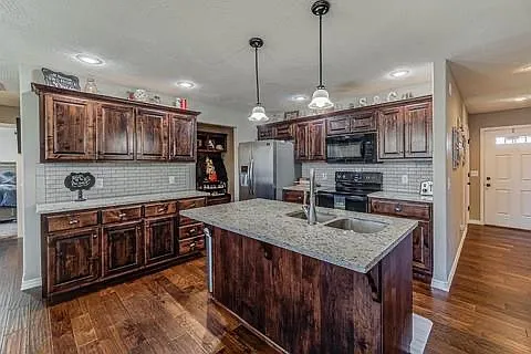 1922 N Brookhollow Dr — Photo 4
