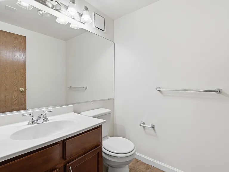 Evanston Place — Photo 44