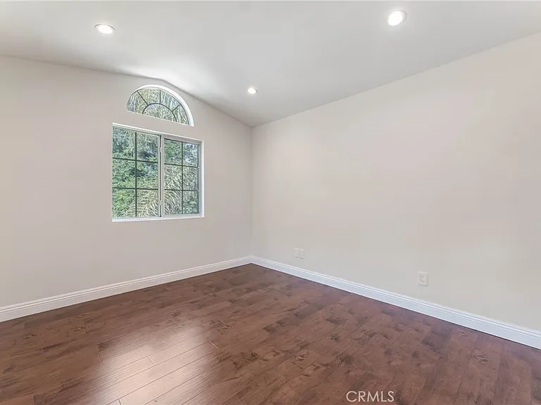 18808 Lull St — Photo 35
