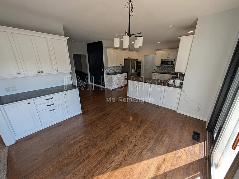 3905 SW 14th St — Photo 13