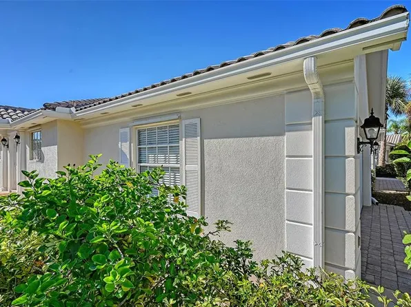 7541 Pesaro Dr, Sarasota, FL 34238