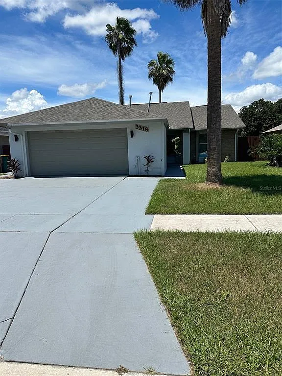 3 bed, 2.0 bath, 1410 sqft, $2,000 — Photo 1