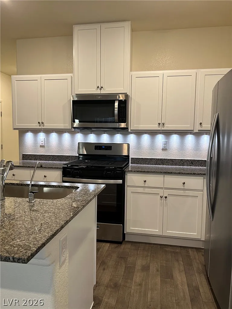 2 bed, 1099 sqft, $1,879 — Photo 4