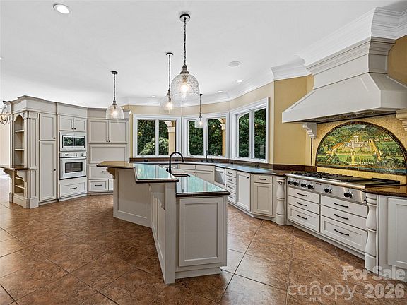 5th image of 1090 Pearidge Rd