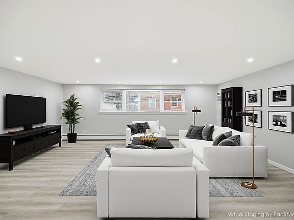 Huge Living Room ( virtually staged)