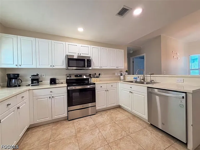 2937 SW 8th Pl — Photo 8