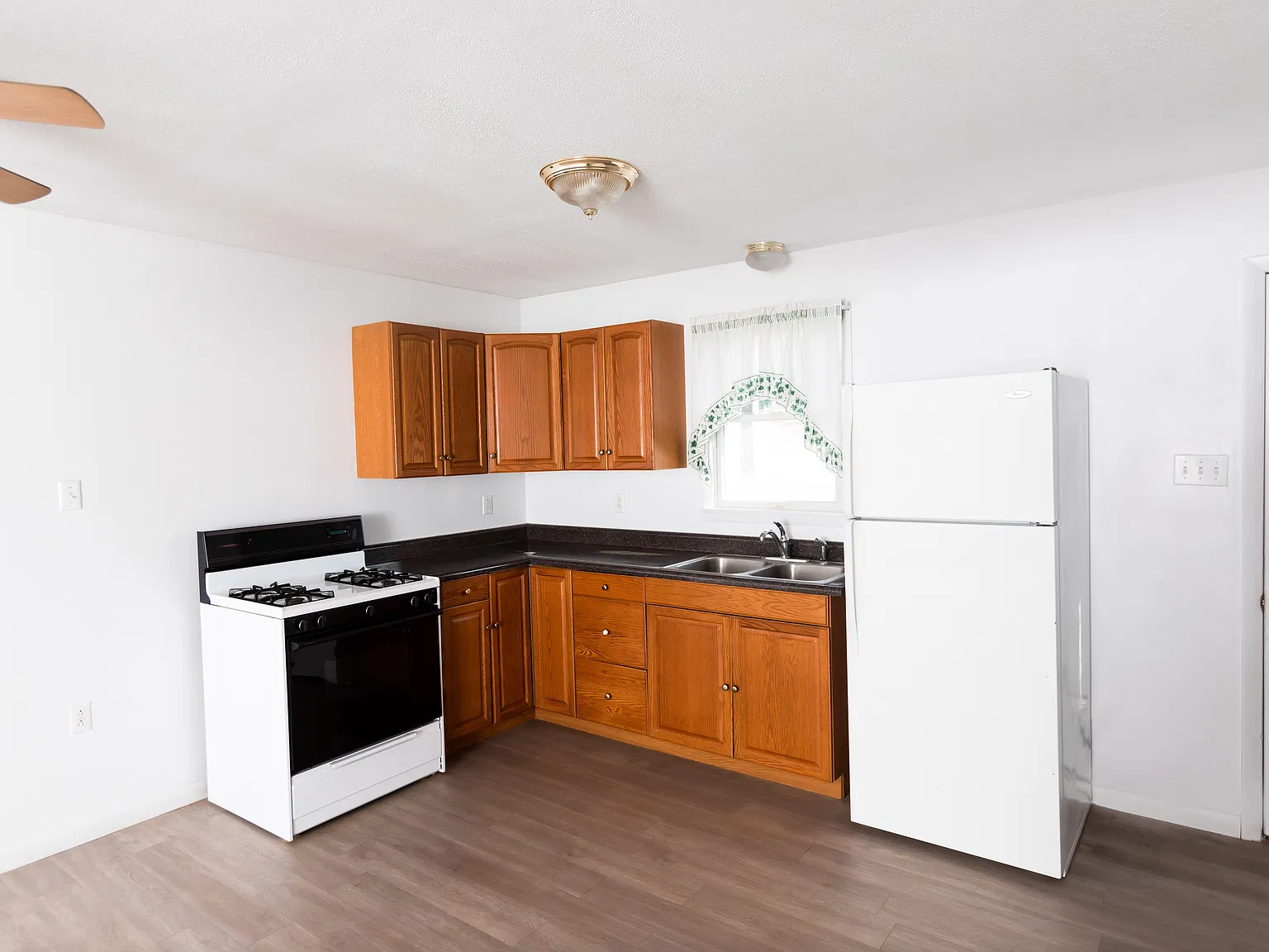2 bed, 896 sqft, $825 — Photo 4